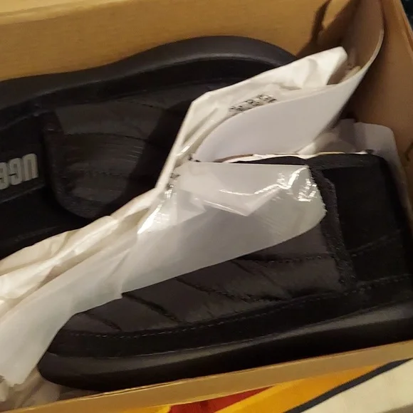 UGG | Zaylen Boots, Black, Size 10 - Picture 2 of 8